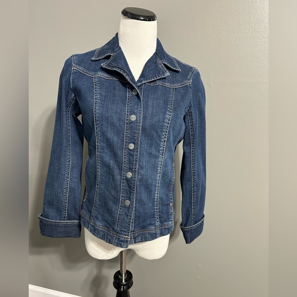 Coldwater Creek women’s size 8 denim Jean jacket with snap front buttons